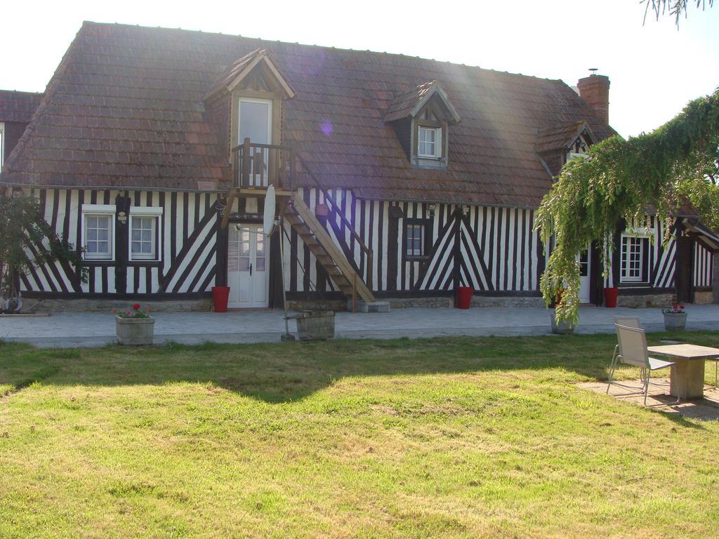 Le Vieux Castel Bed & Breakfast Goustranville Екстериор снимка